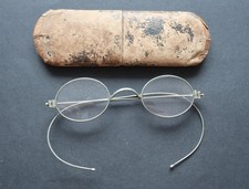 Alte antike Nickelbrille mit