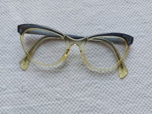 Brille und brillenetui - brille,
