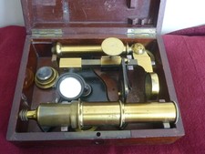 altes Reisemikroskop und