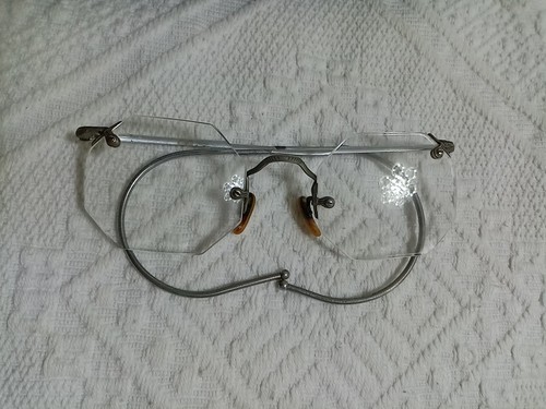 Alte nickelbrille mit - mit, etui